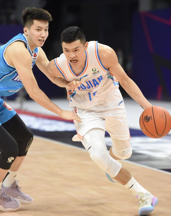 关于无畏挑战:球队面对强劲对手准备迎战的信息 关于无畏挑战:球队面对强劲对手准备迎战的信息