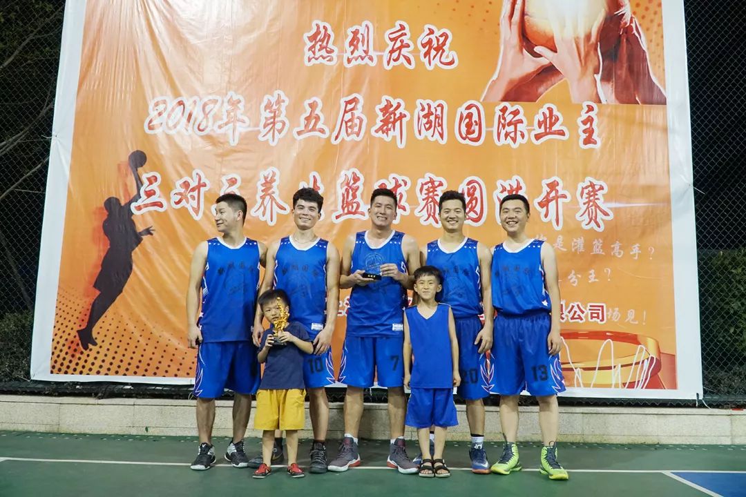 国际篮球明星争夺季后赛门票，胜者凯旋的简单介绍