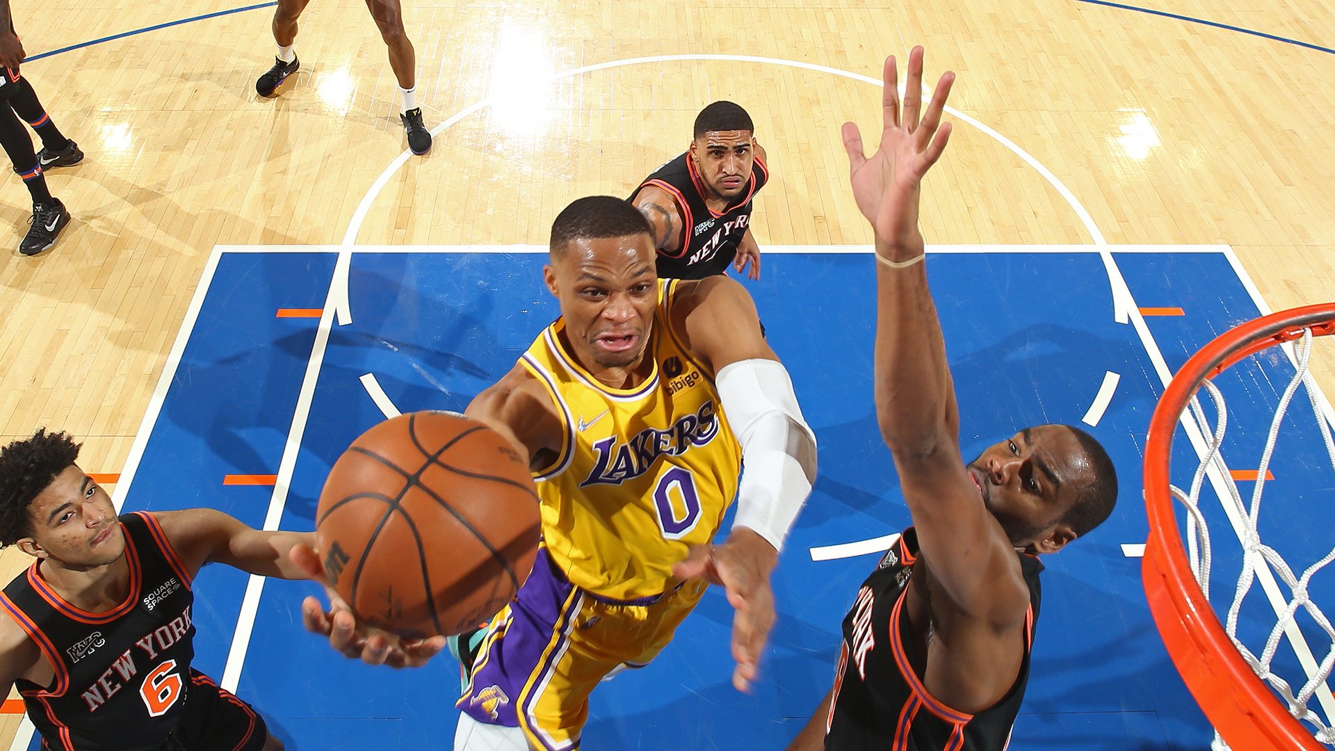 路威领衔球星阵容，国内巡回赛掀起篮球热潮的简单介绍