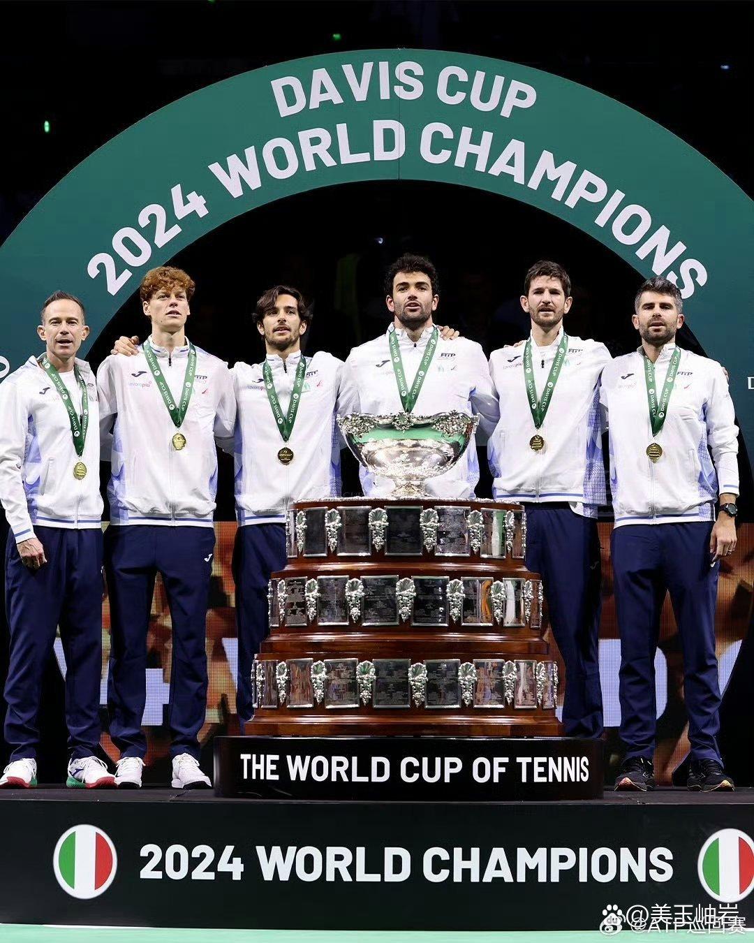 罗马球迷举办庆典，纪念球队夺得赛季冠军的简单介绍