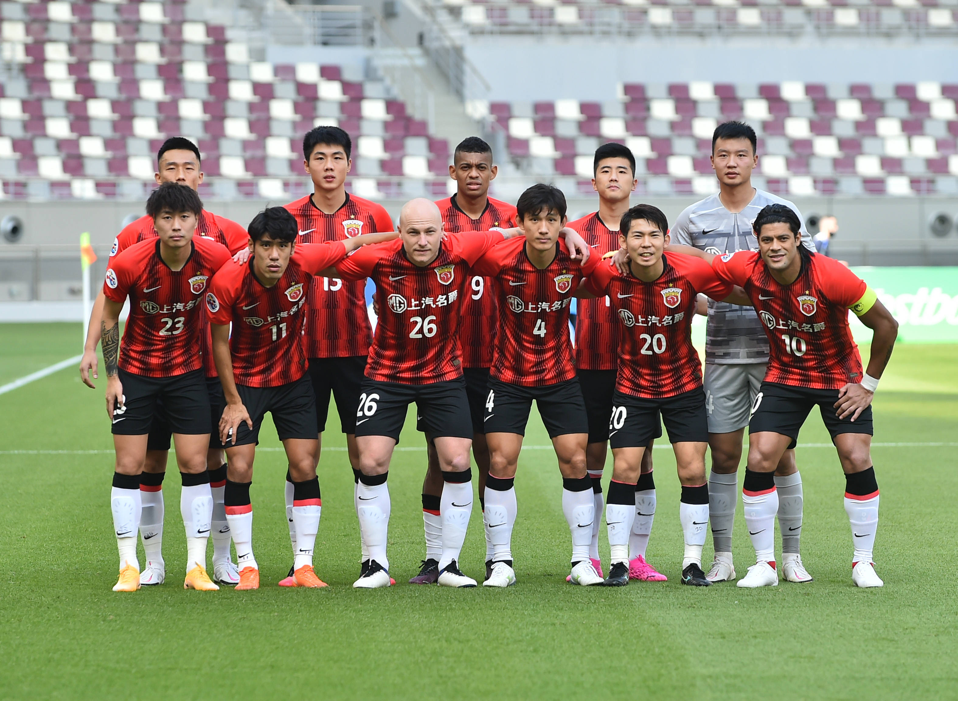 上海上港迎战大连一方，全队全力争取保持领先的简单介绍