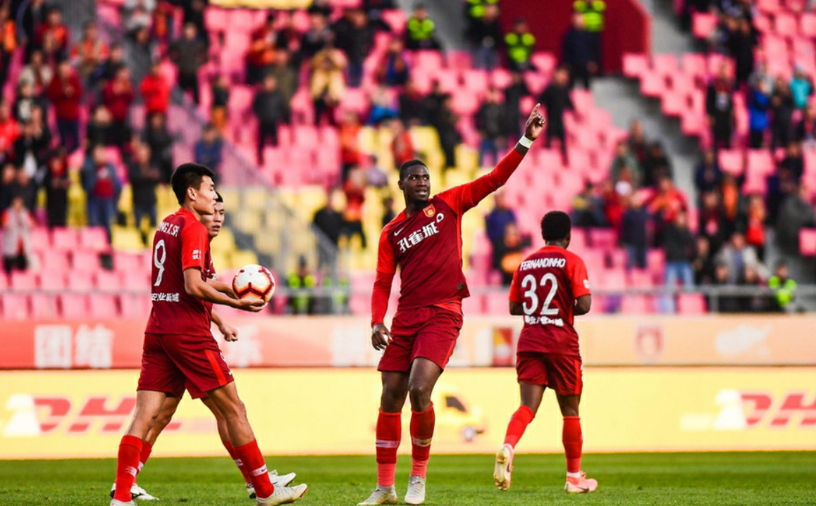 包含重庆惨败华夏幸福，中超保级形势岌岌可危的词条