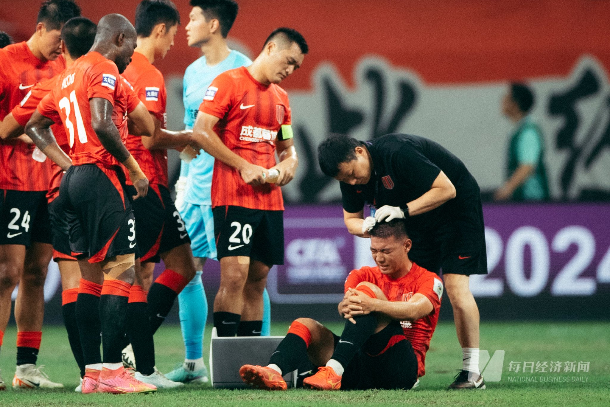 包含重庆斯威球员频发伤病，备战困难重重的词条