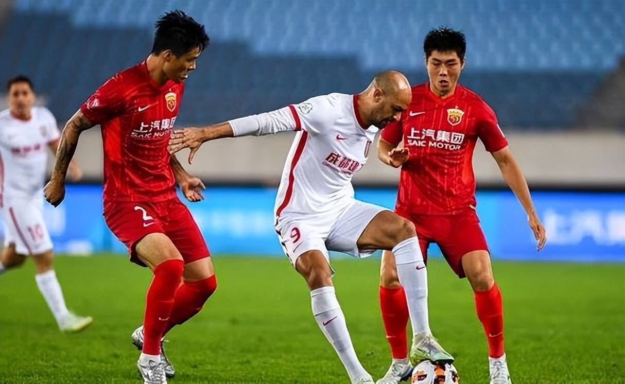 防守稳固与进攻犀利，球队将在比赛中展现出色表现