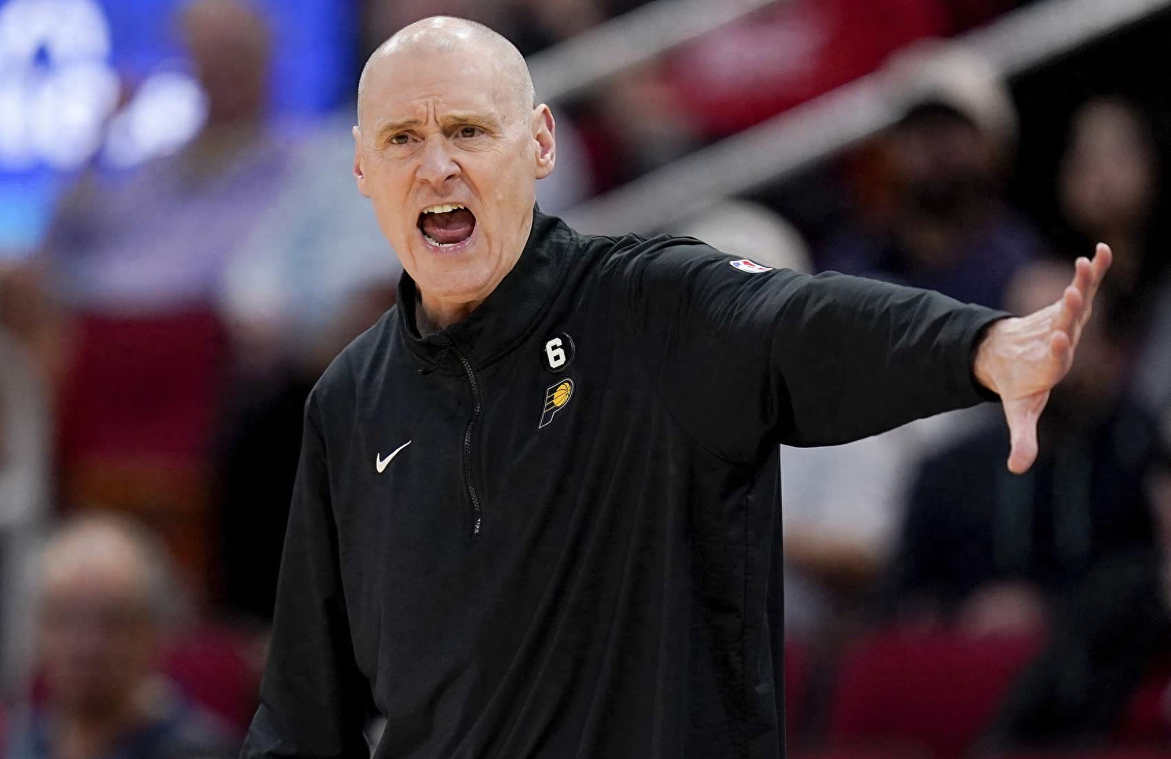 步行者老将时刻奉献关键表现拯救球队的简单介绍