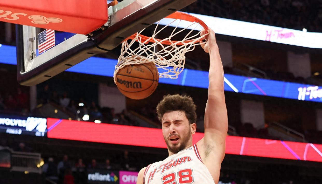 关于首尔篮球联赛：火箭队战胜猛龙队，登顶的信息