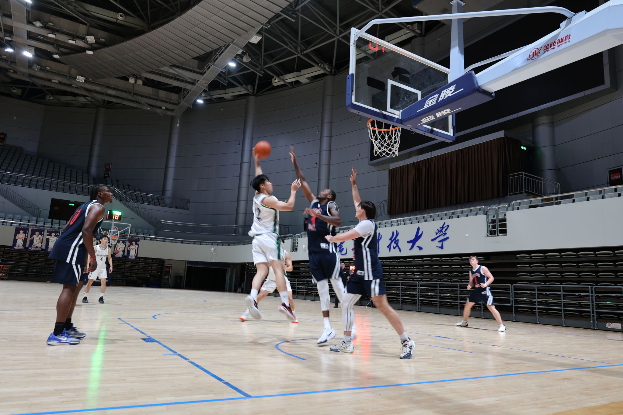 世界篮球盛宴中哪个球员最闪耀？谁能成为焦点？