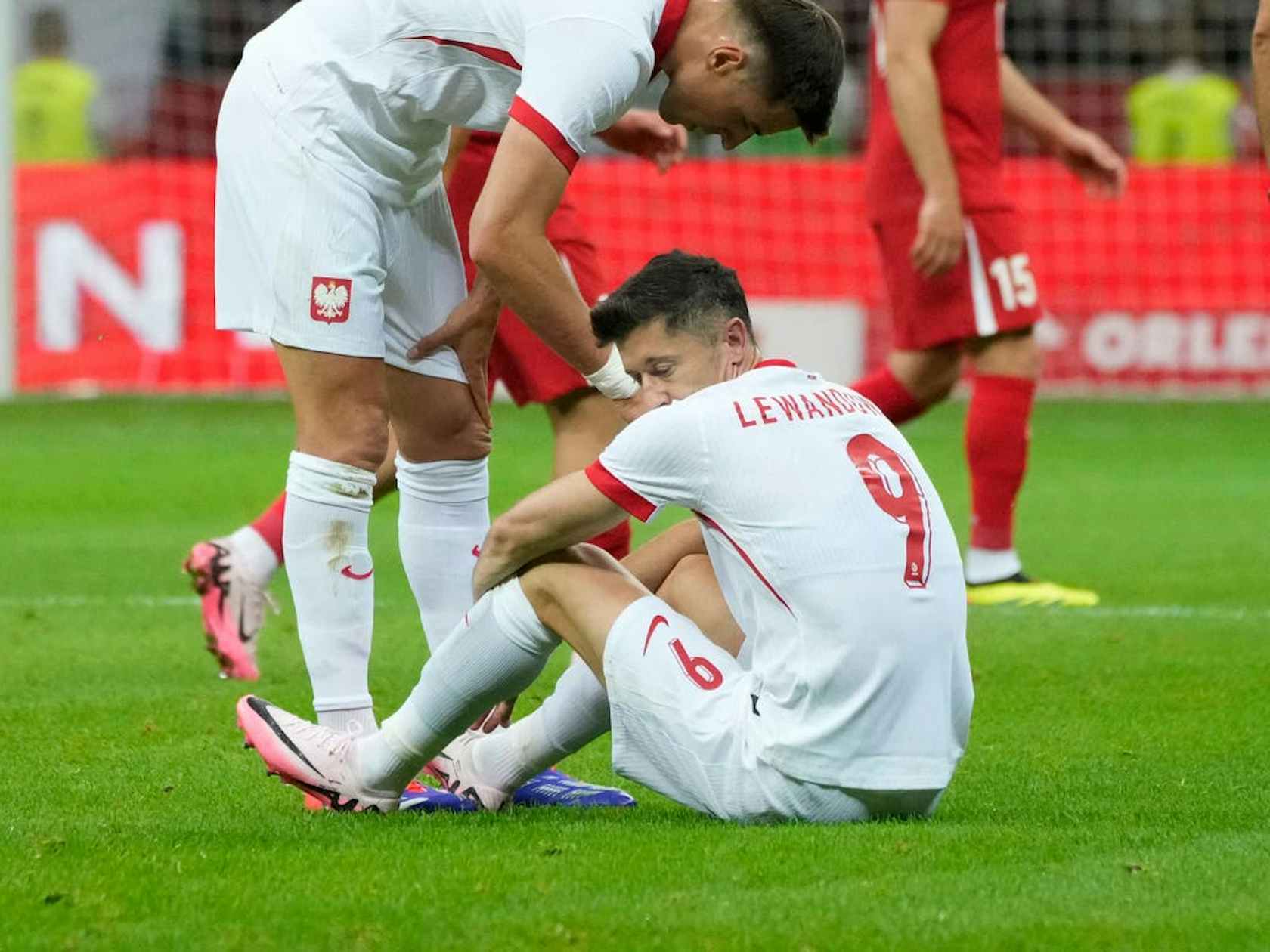 包含莱万多夫斯基梅开二度，波兰不敌荷兰的词条