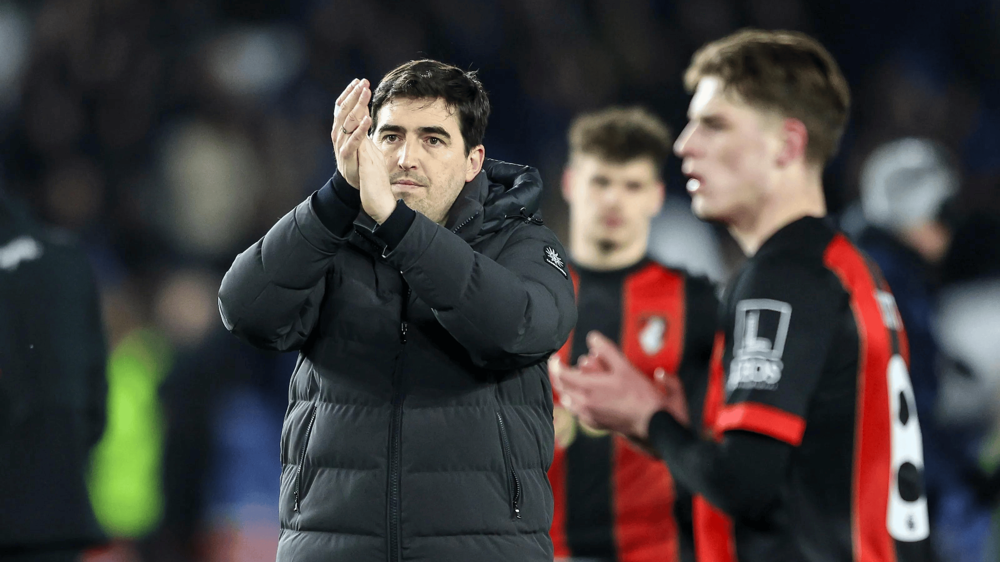 包含伯恩茅斯主帅失去信心，球队面临调整的词条