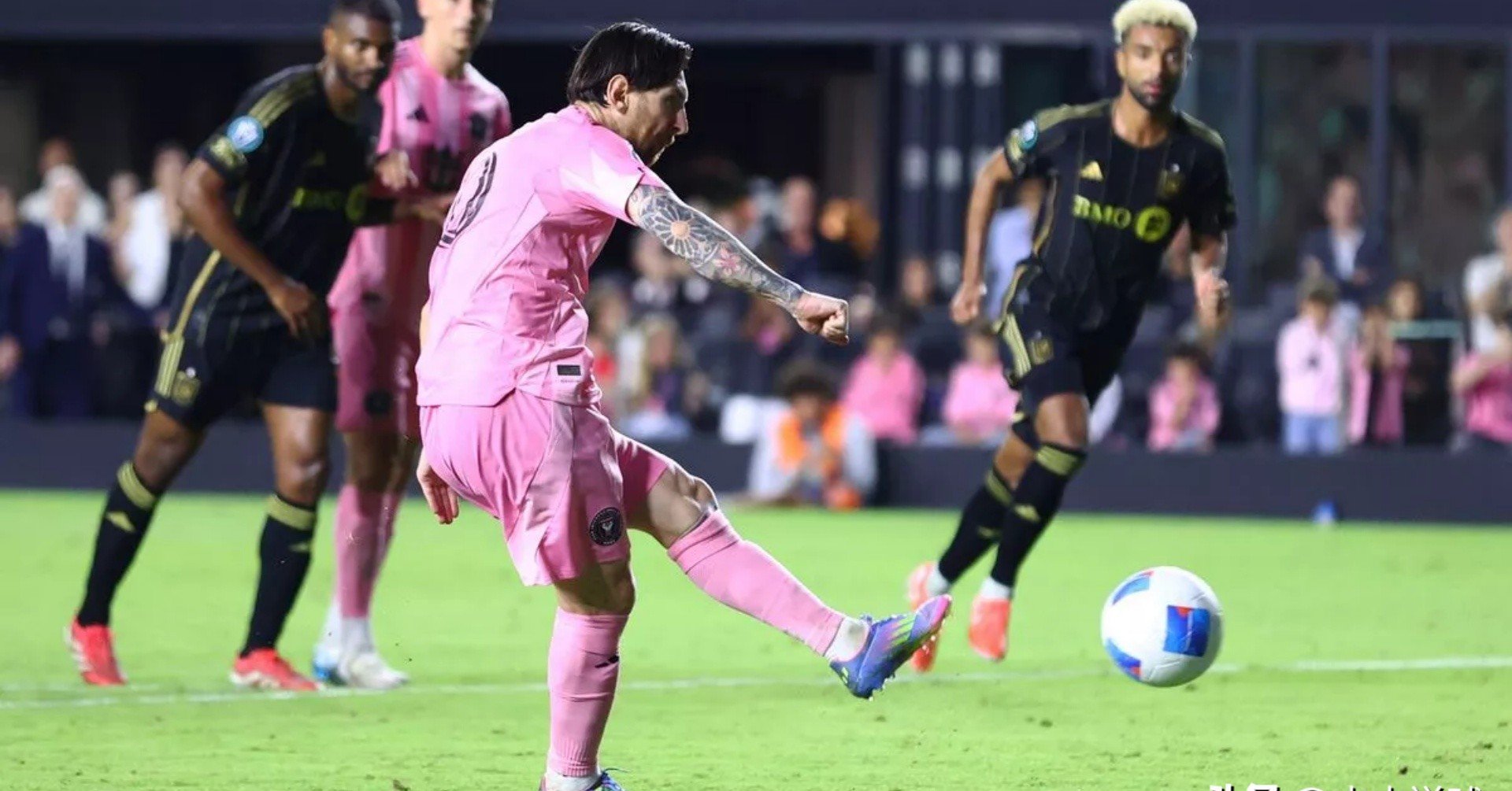 马德里竞技巨星梅西破门，助球队逆转取胜