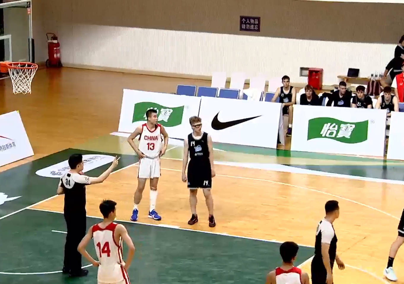 湖南篮球赛场上崭露头角 湖南篮球赛场上崭露头角