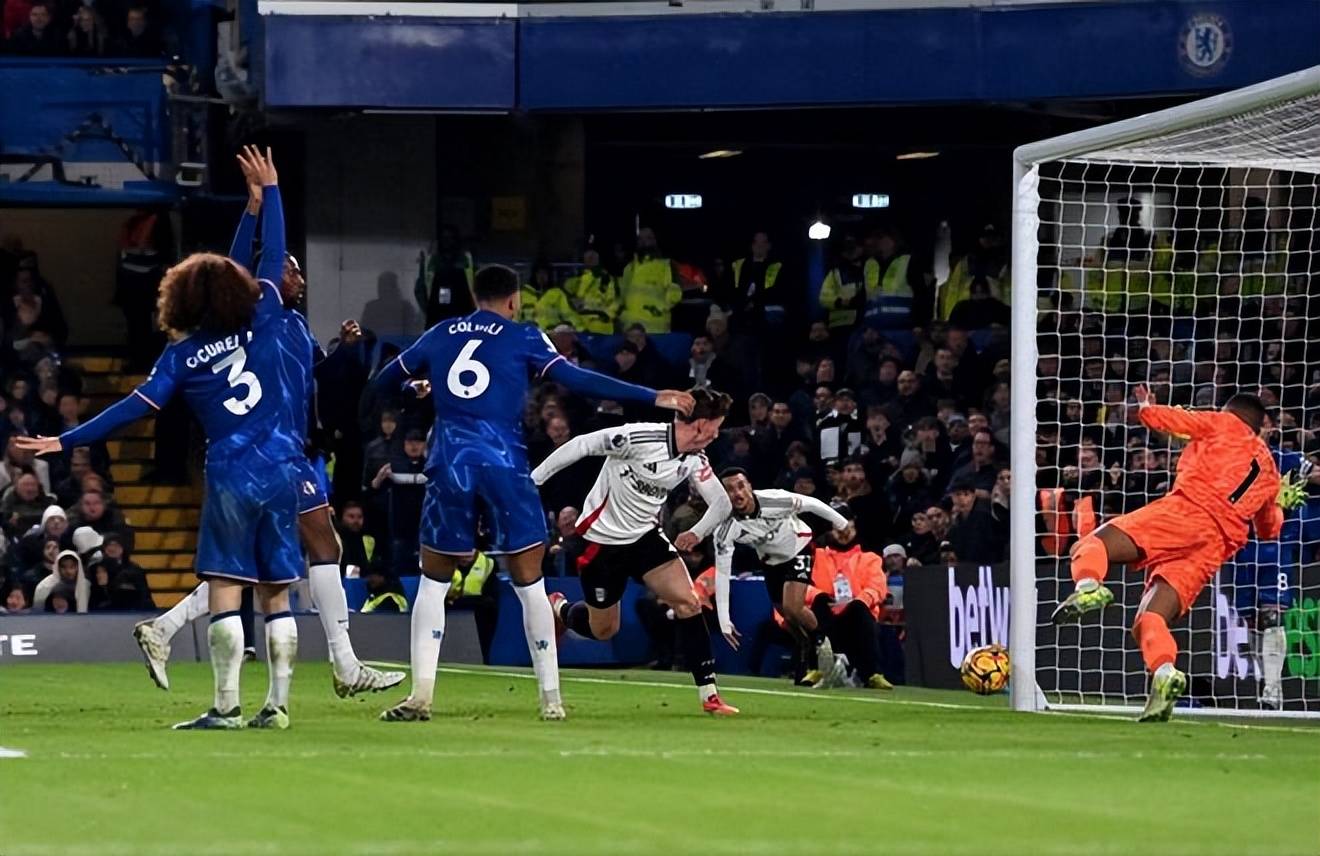 包含曼城大获全胜，碾压对手如入无人之境的词条