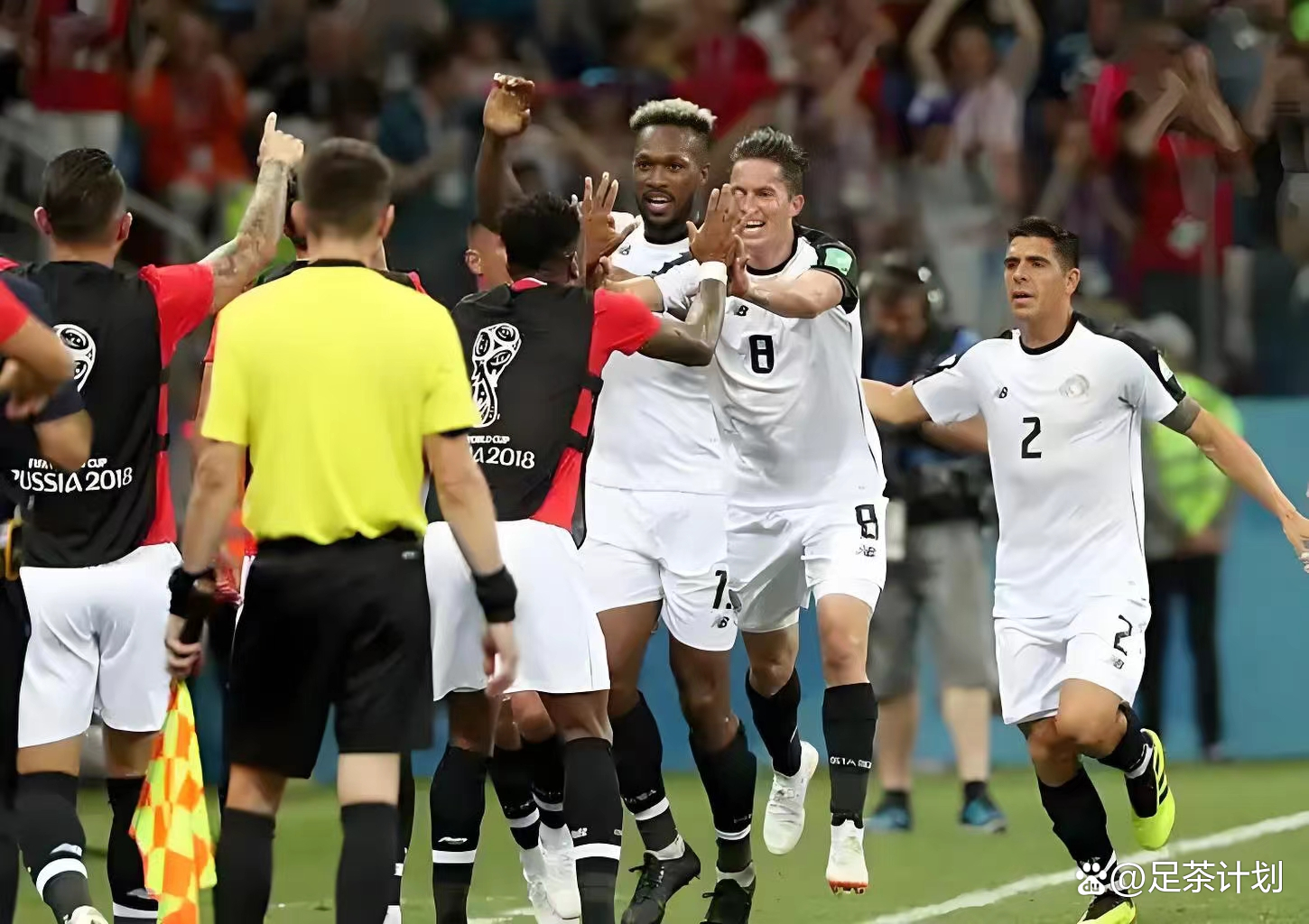 包含墨西哥足球巅峰赛事开启，实力对比赛火爆的词条