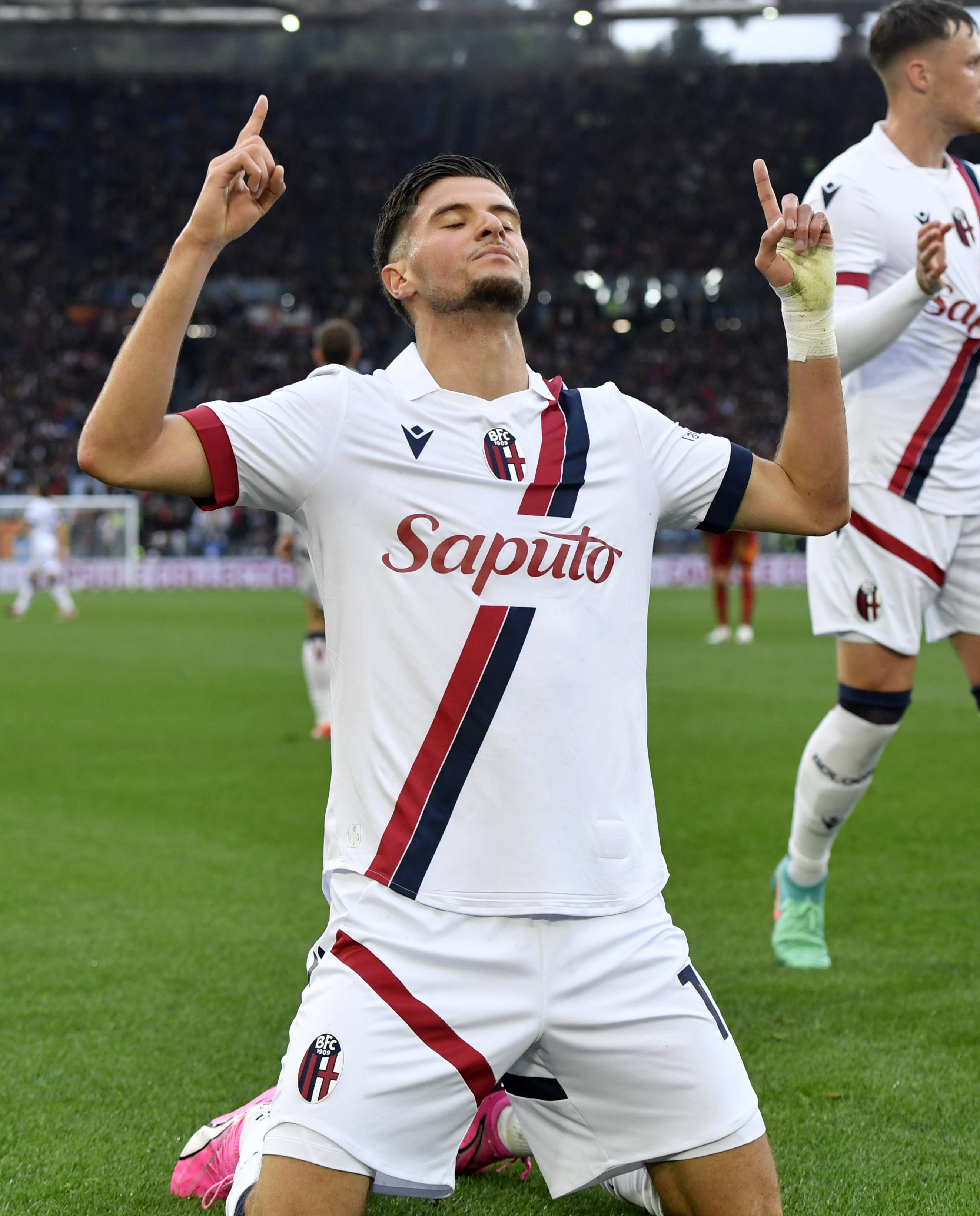 罗马尼亚队迎来历史性时刻的简单介绍