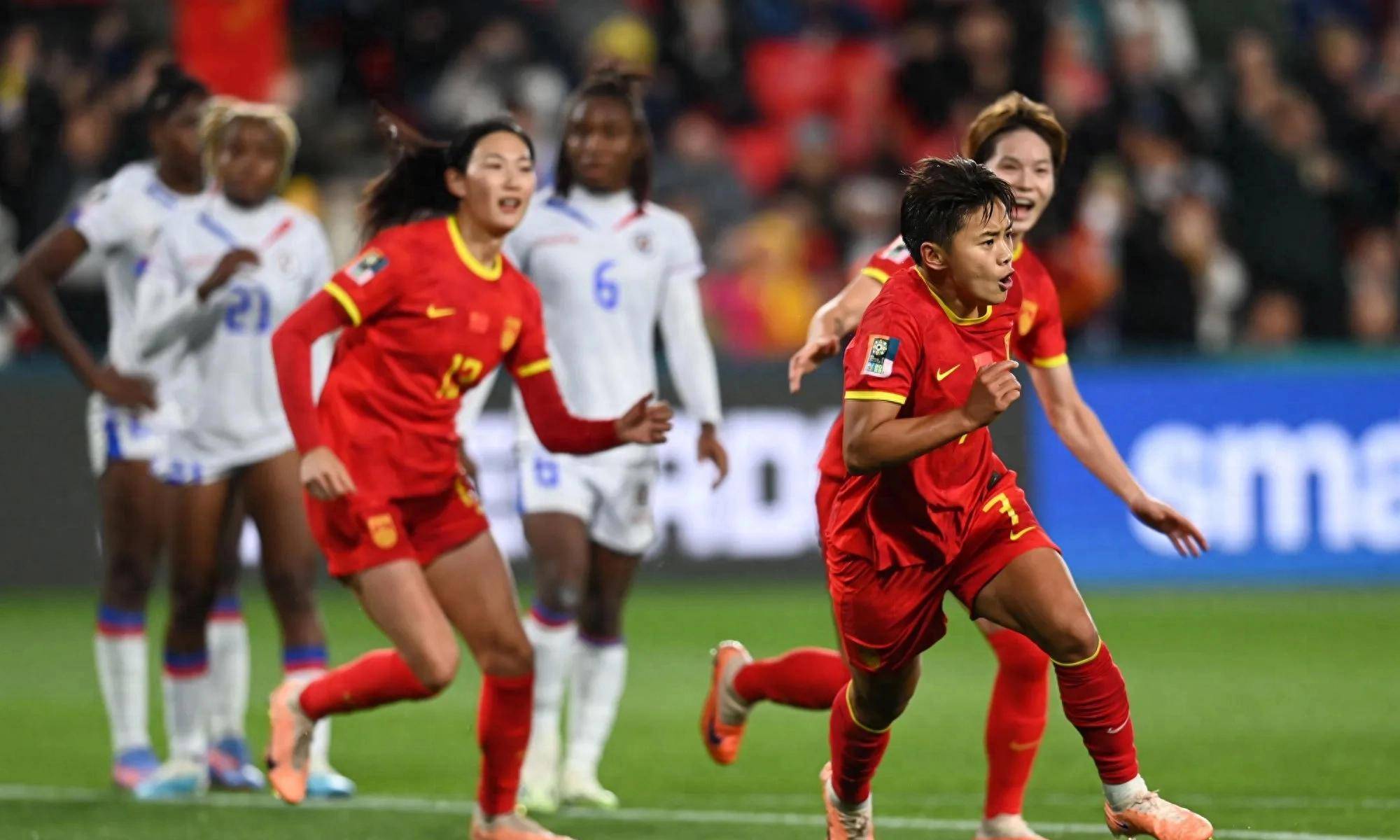 女足球员个人表现受瞩目,助力团队 女足球员个人表现受瞩目,助力团队