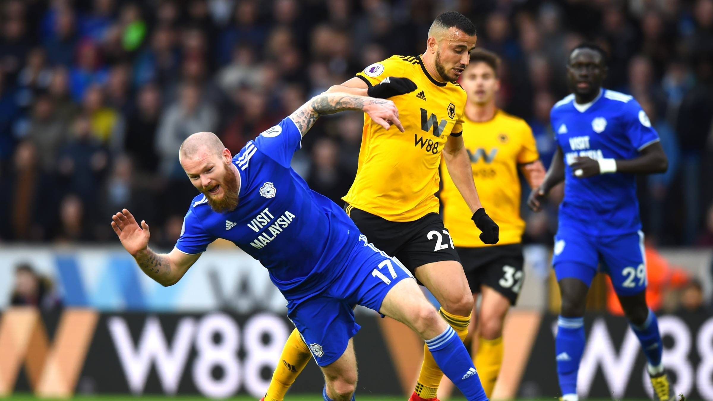 包含狼队客场取胜，英超挑战极力阻击的词条