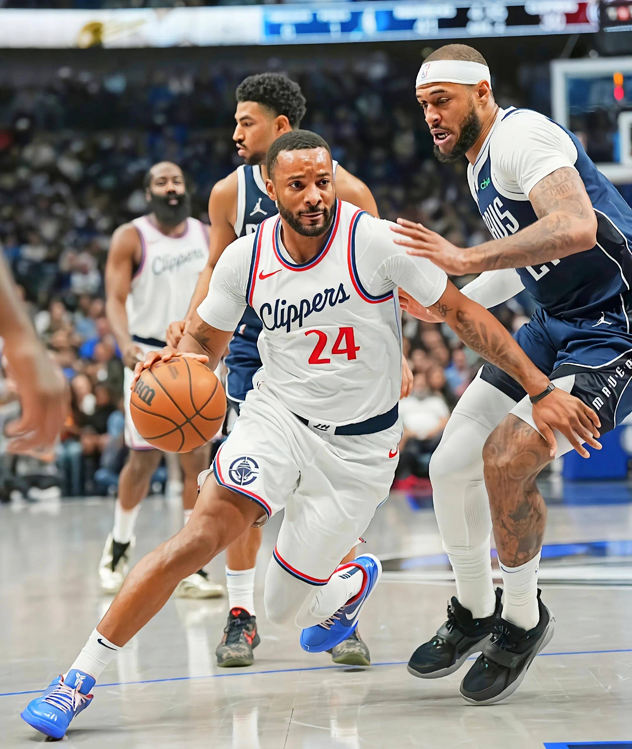 关于开拓者主场大胜独行侠，保持西部前八位置的信息