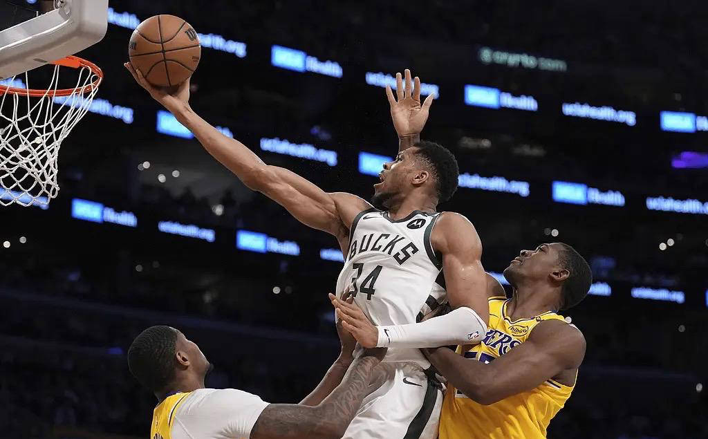 关于雄鹿大胜太阳，字母哥34+17分力挽狂澜的信息