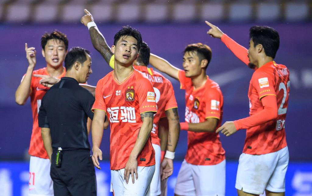 广东队不敌北京队,遭遇赛季首败 广东队不敌北京队,遭遇赛季首败