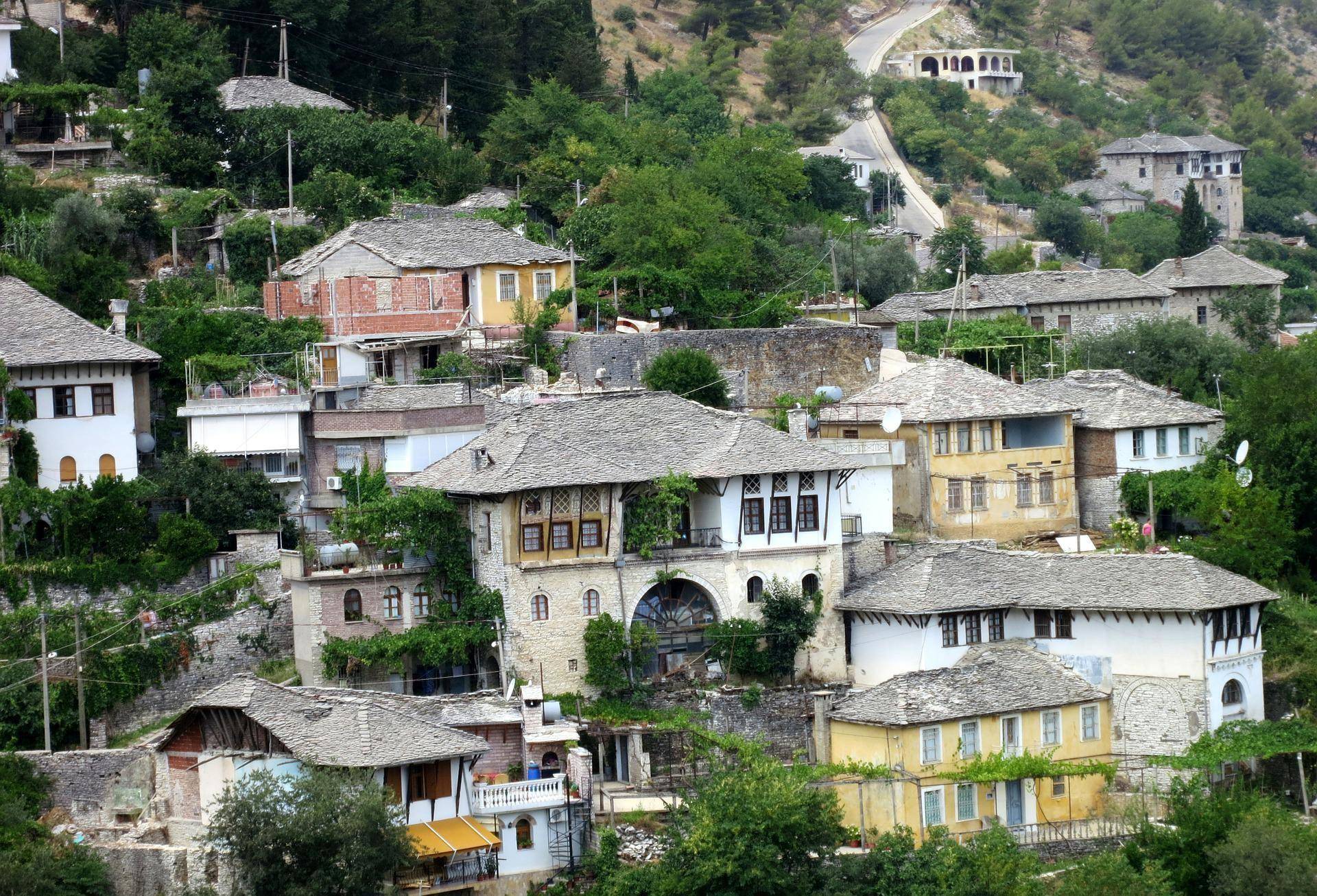 阿尔巴尼亚突破困境，逆袭克罗地亚