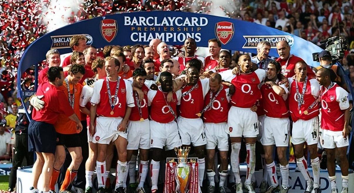 拉科鲁尼亚主场大捷,领跑积分榜 拉科鲁尼亚主场大捷,领跑积分榜