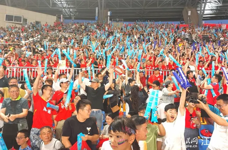 拉科鲁尼亚主场大捷,领跑积分榜 拉科鲁尼亚主场大捷,领跑积分榜