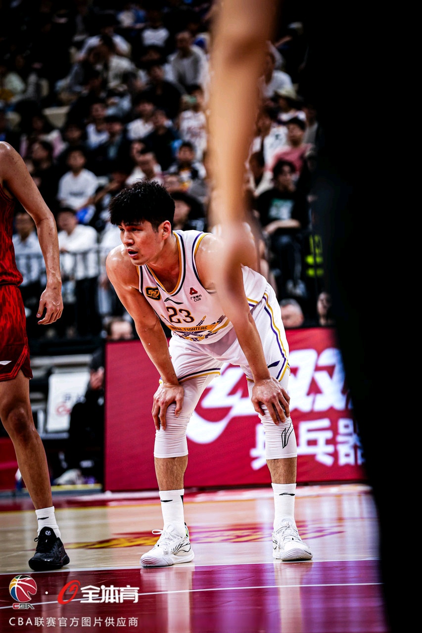 深圳队客场战胜江苏队,喜获连胜 深圳队客场战胜江苏队,喜获连胜