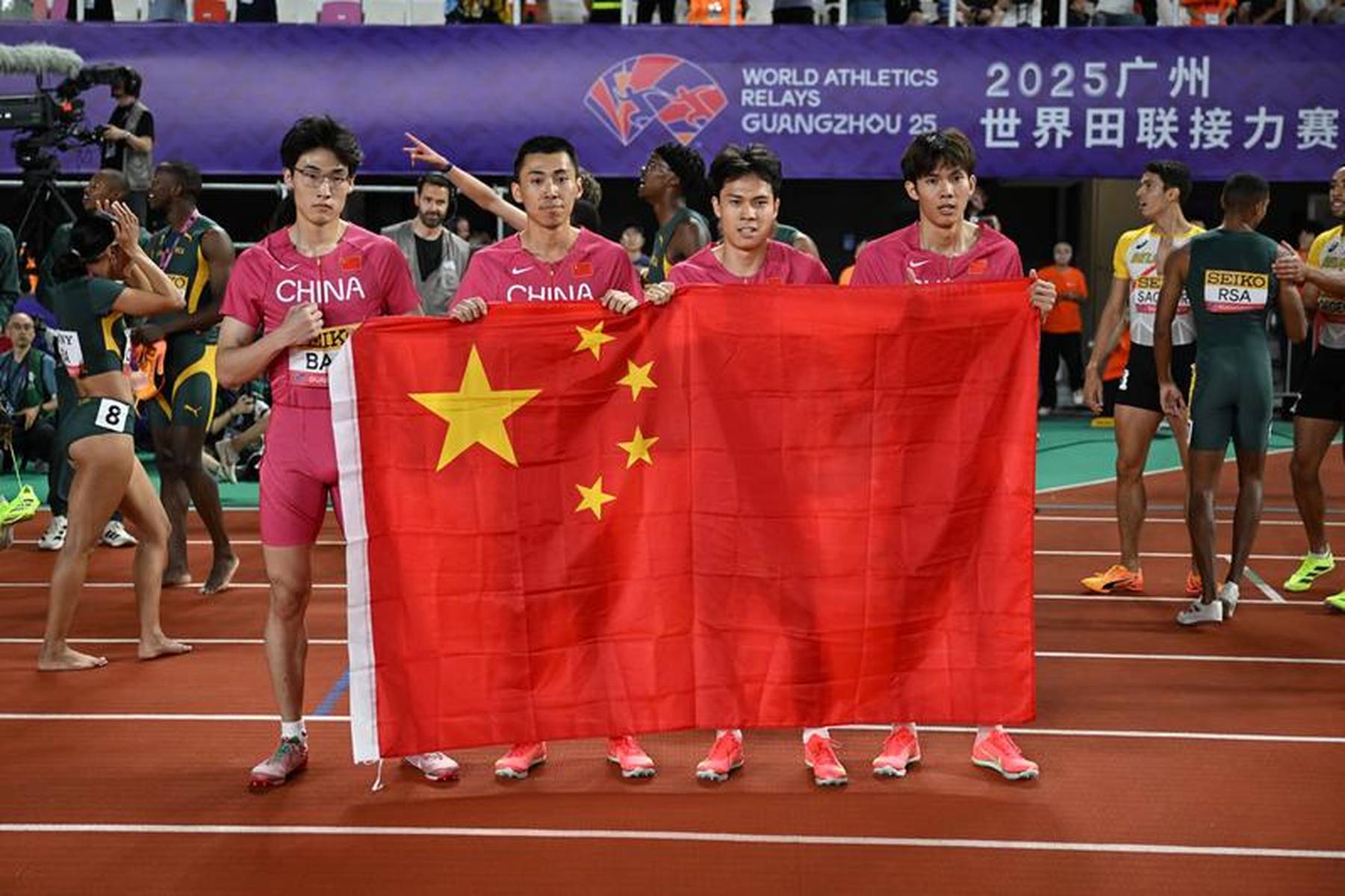 中国选手连续夺冠，刷新纪录的简单介绍