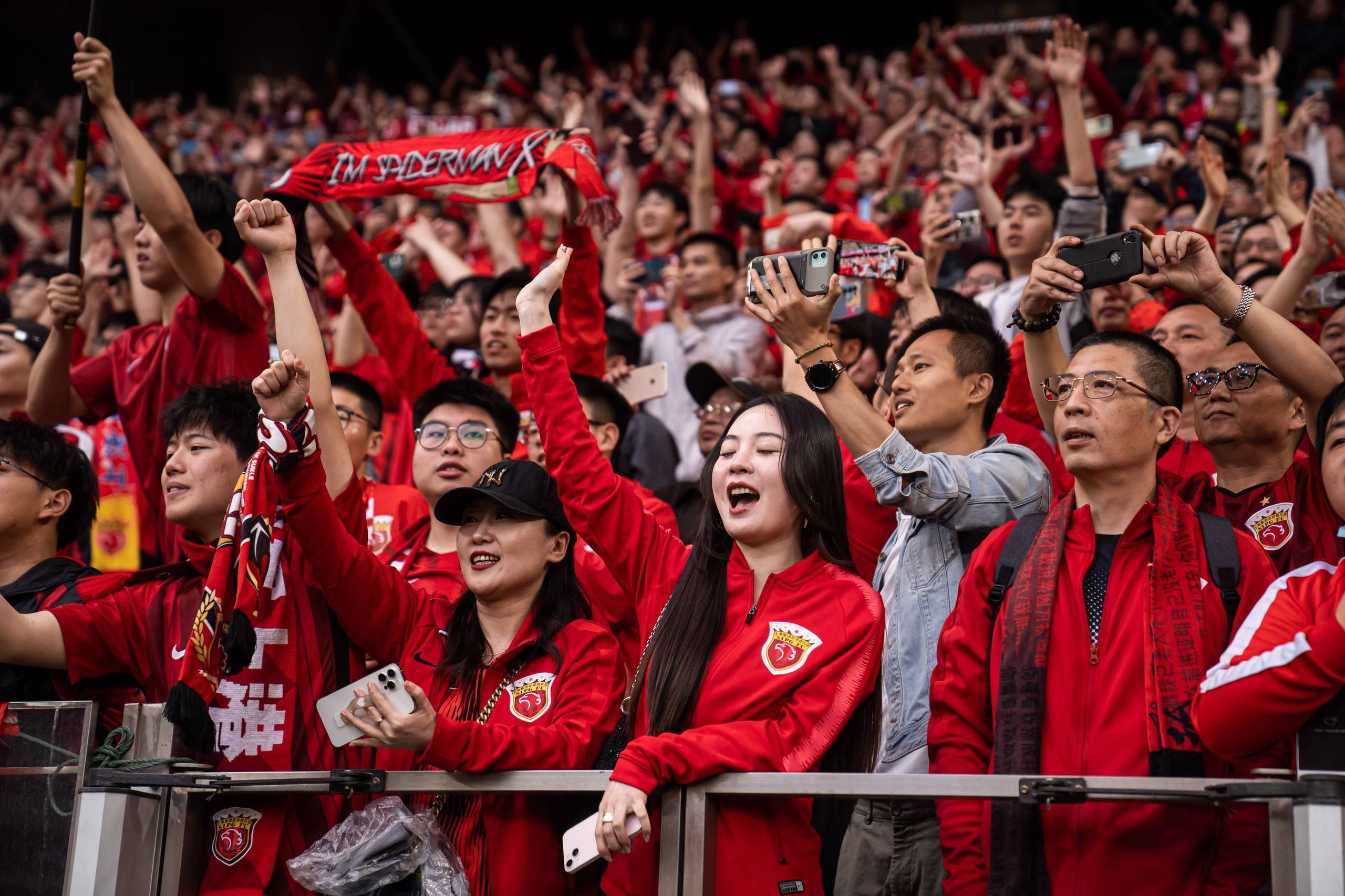 足球巨星闪耀，中超球队再添胜绩的简单介绍