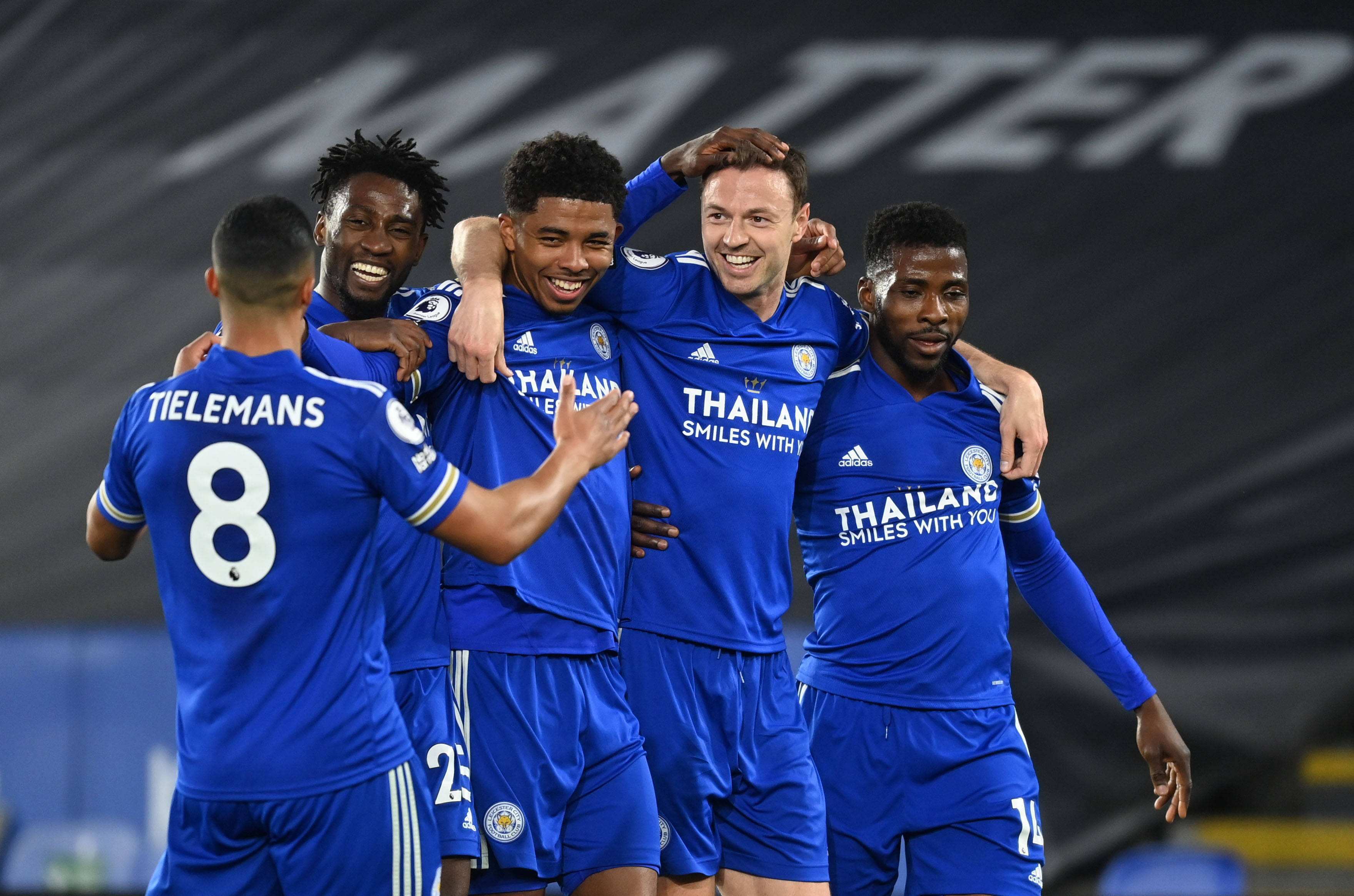 关于那不勒斯连战连捷，球队斥资购入巨星步入佳境的信息