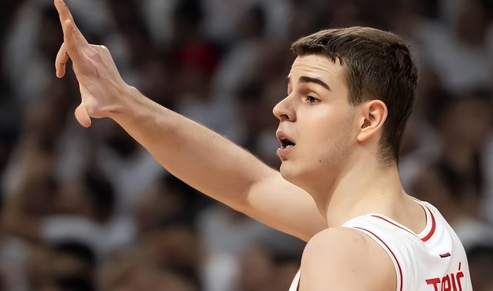 关于那不勒斯连战连捷，球队斥资购入巨星步入佳境的信息