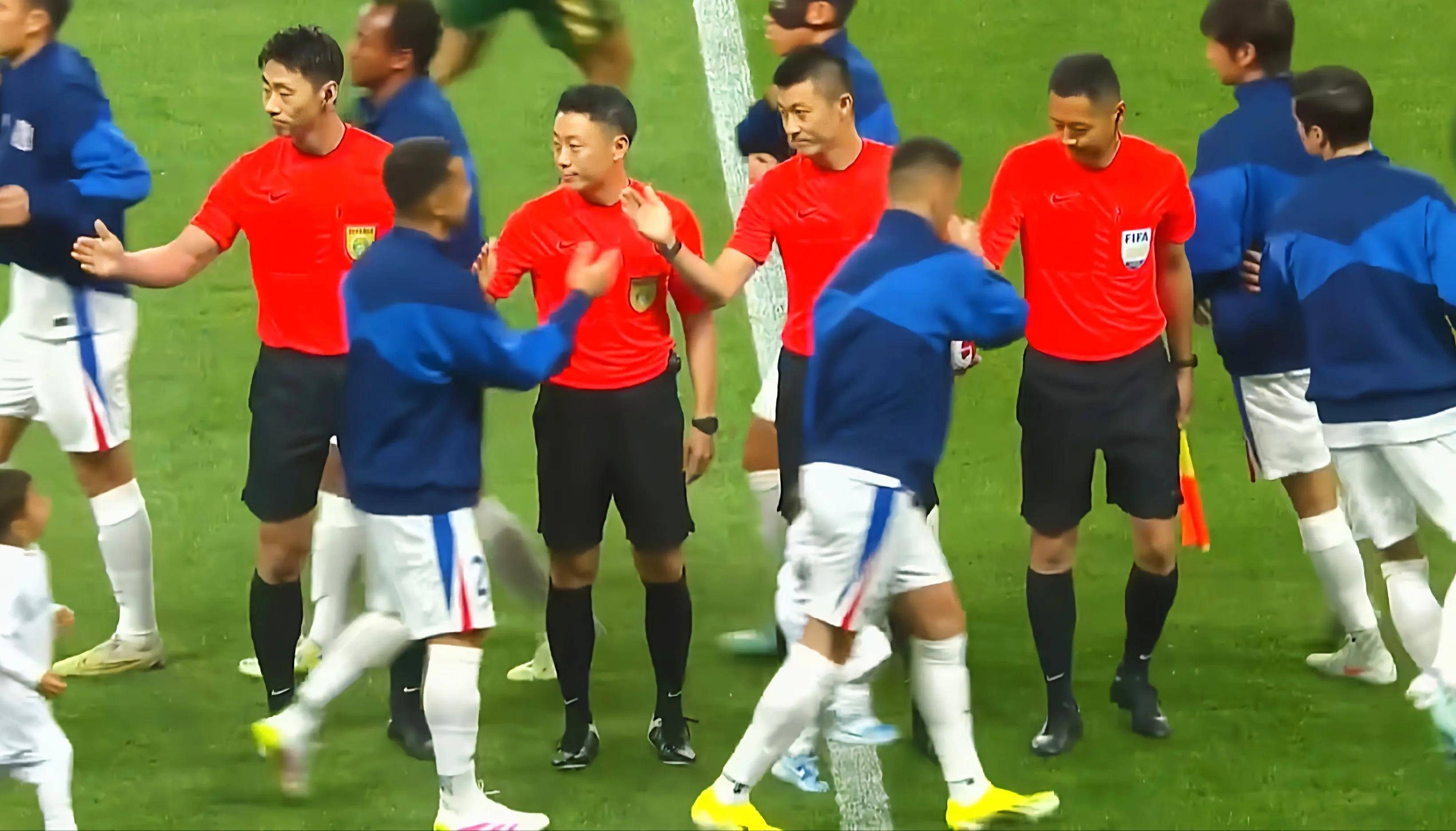 球队连续击败对手晋级下一轮比赛