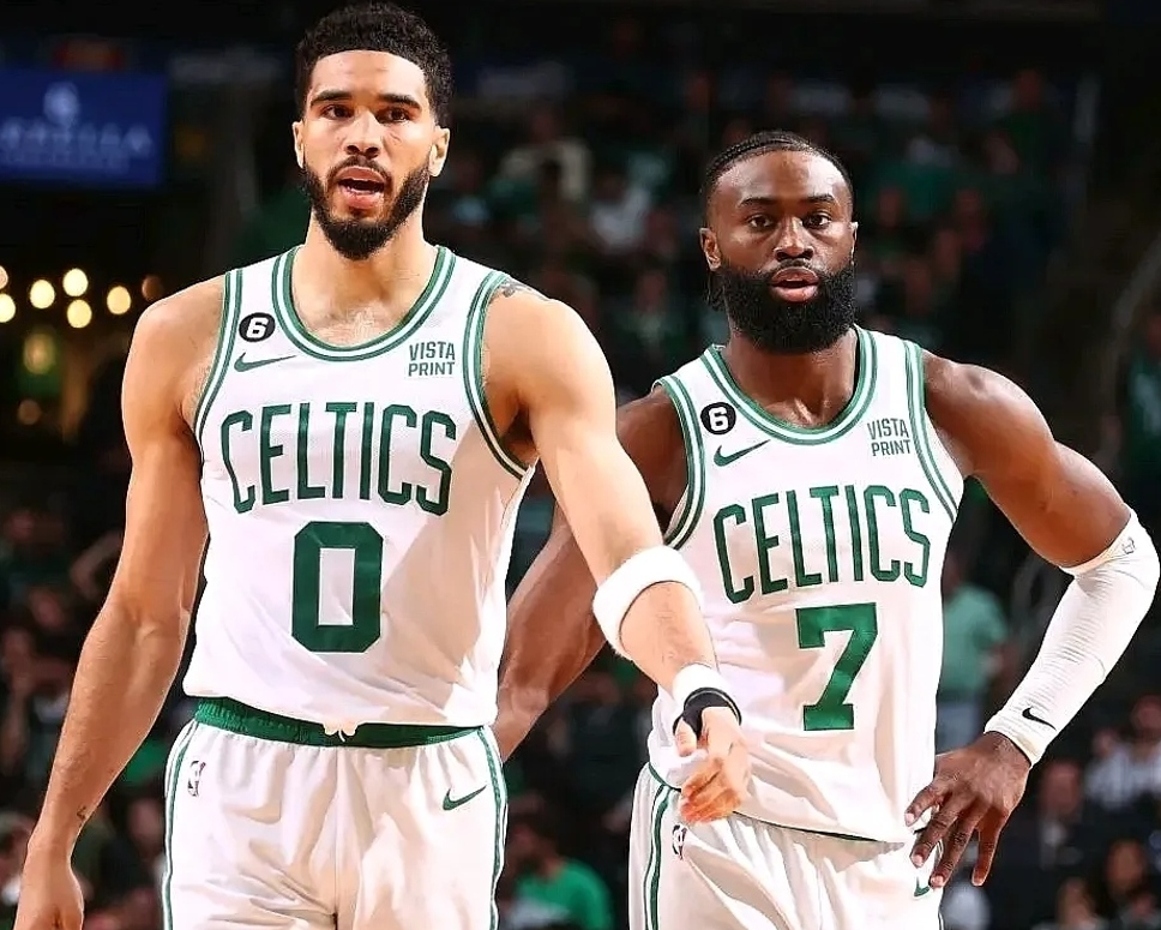 凯尔特人爆冷击败绿军，霍佛德发威