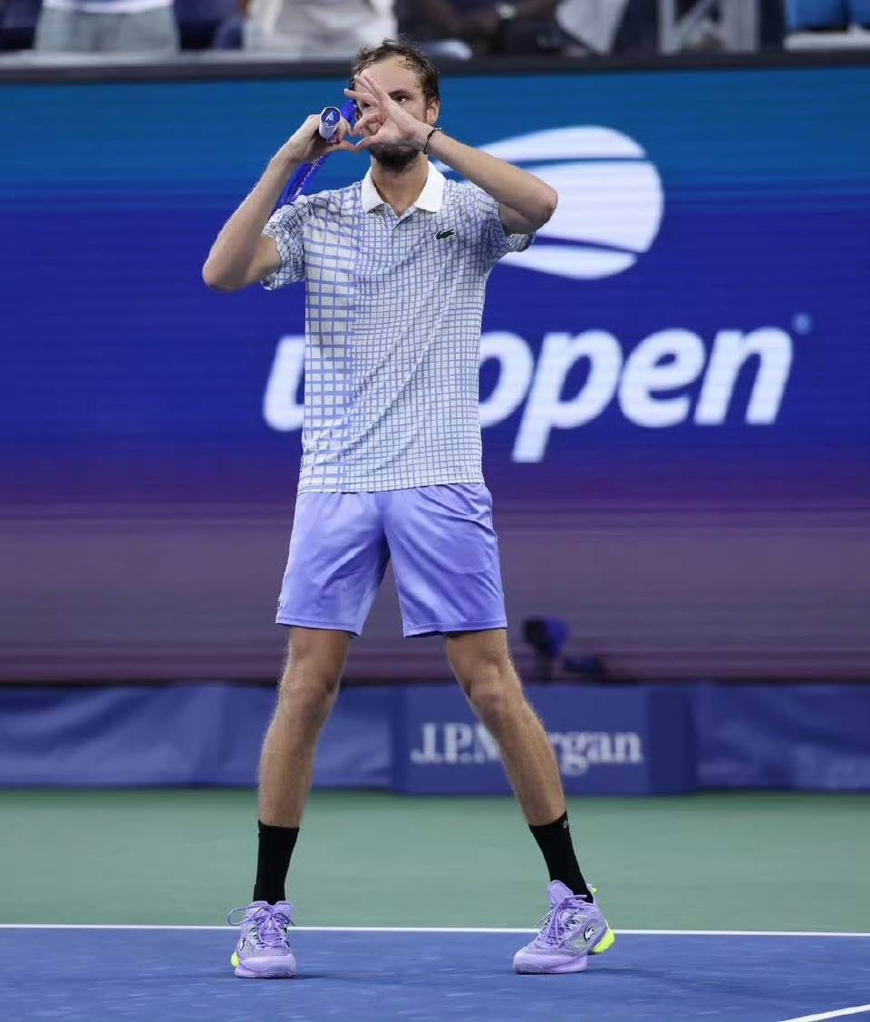 德国网球队险胜意大利网球队,克耶高斯统治全场的简单介绍 德国网球队险胜意大利网球队,克耶高斯统治全场的简单介绍