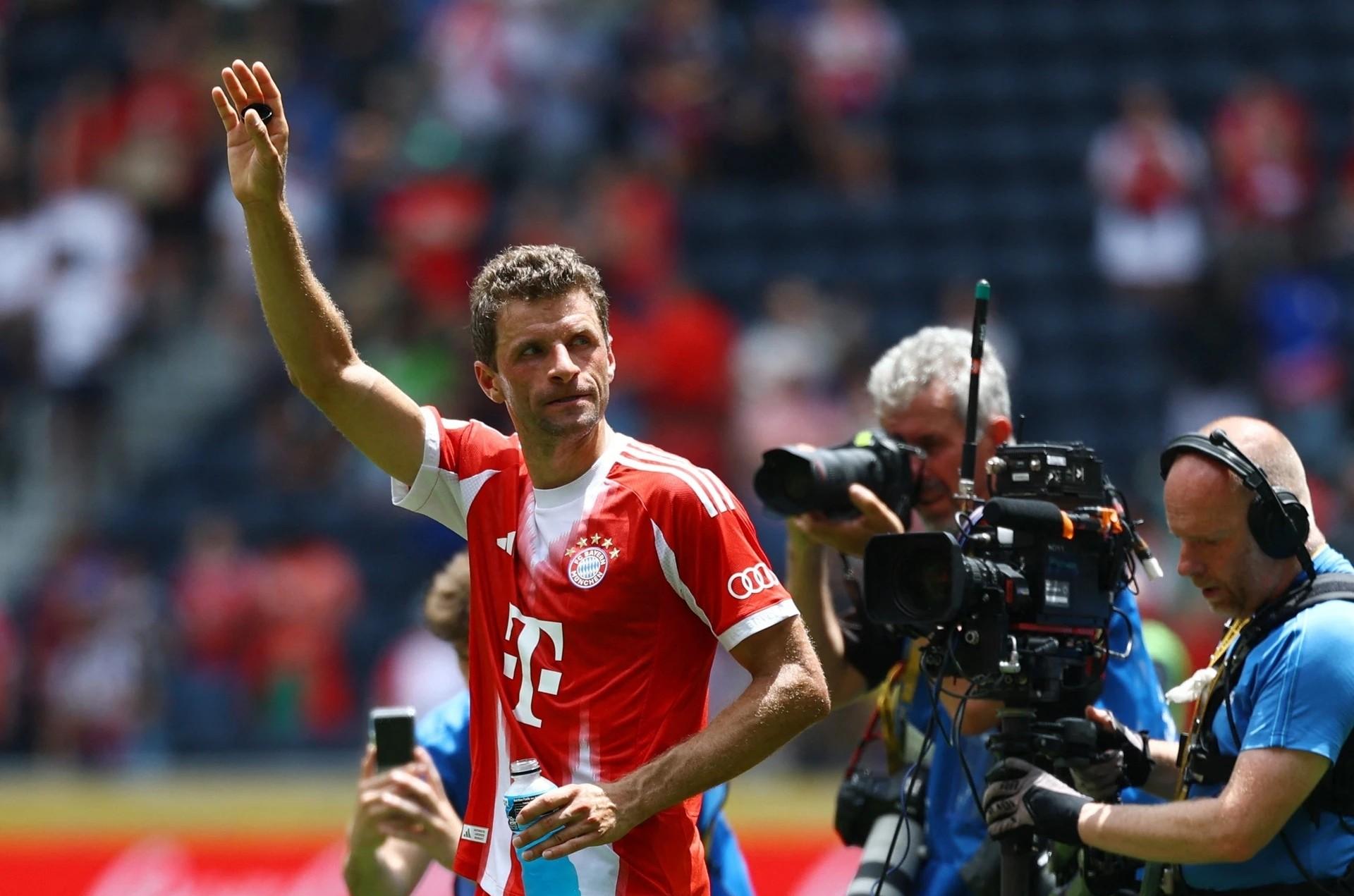 拜仁慕尼黑主场力克沙尔克04,实现胜利 拜仁慕尼黑主场力克沙尔克04,实现胜利