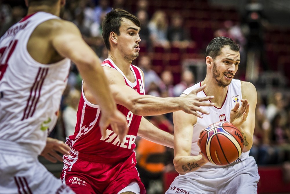 广西男篮主场遭遇强敌，挑战成功