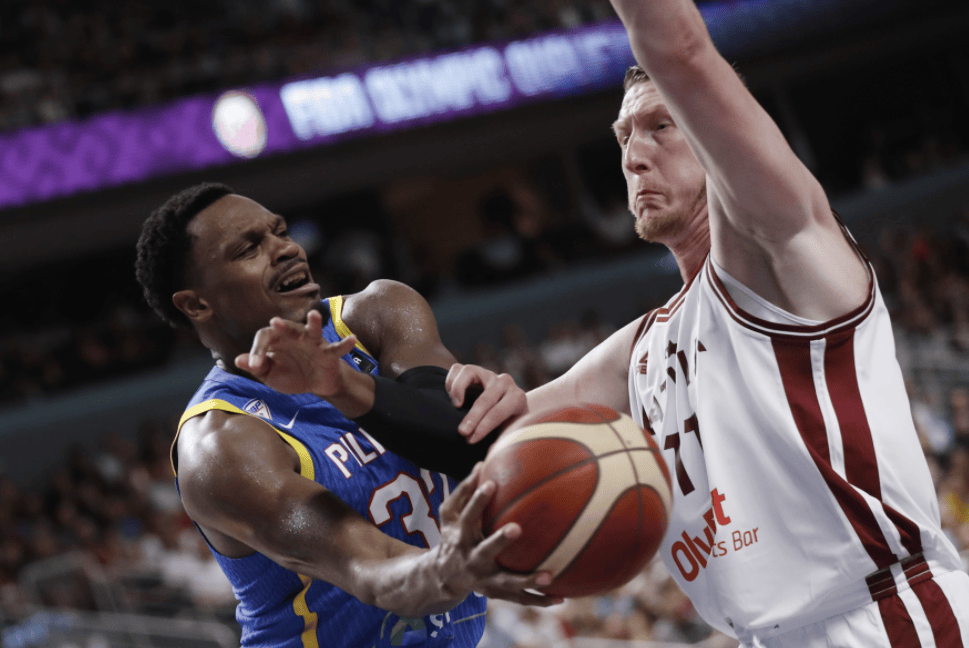 广西男篮主场遭遇强敌，挑战成功