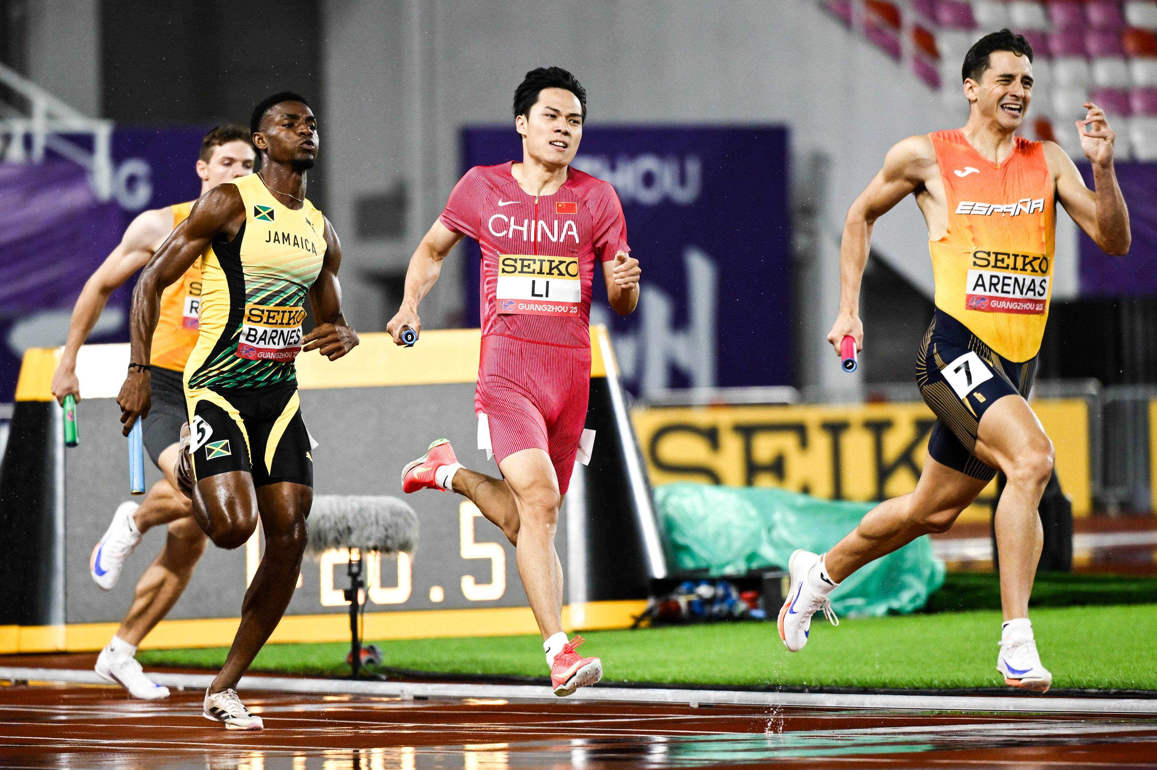 日本选手力压强手,夺得田径比赛金牌的简单介绍 日本选手力压强手,夺得田径比赛金牌的简单介绍