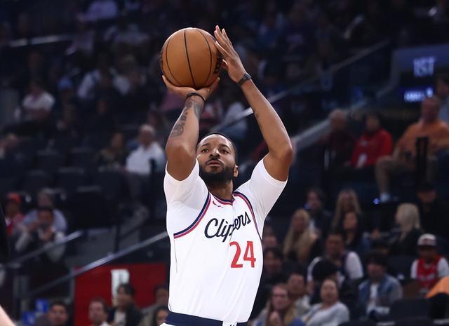 猛龙主场战胜快船,取得四连胜 猛龙主场战胜快船,取得四连胜