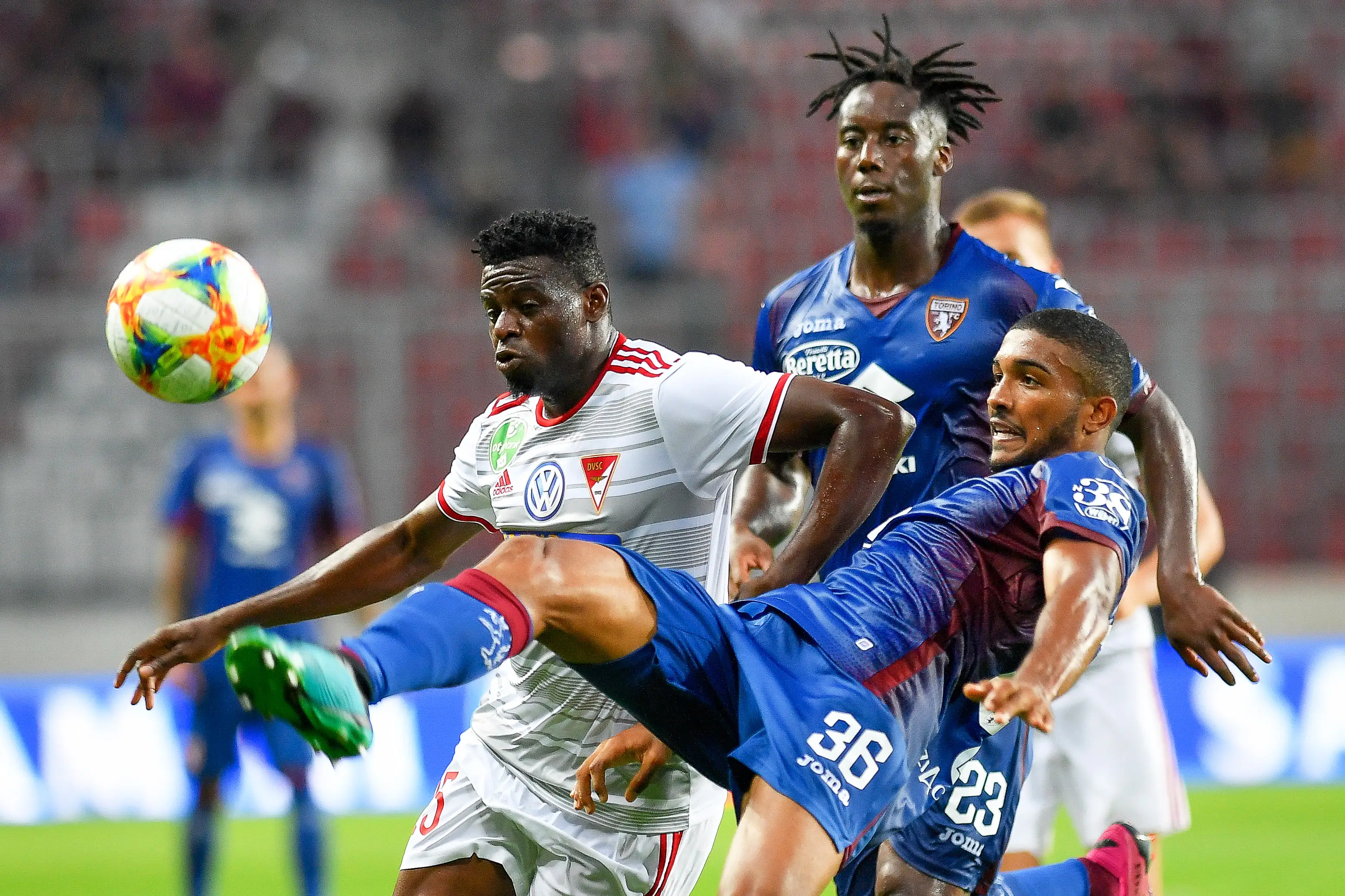 关于阿尔及利亚足球联赛震撼人心狂热燃烧的信息