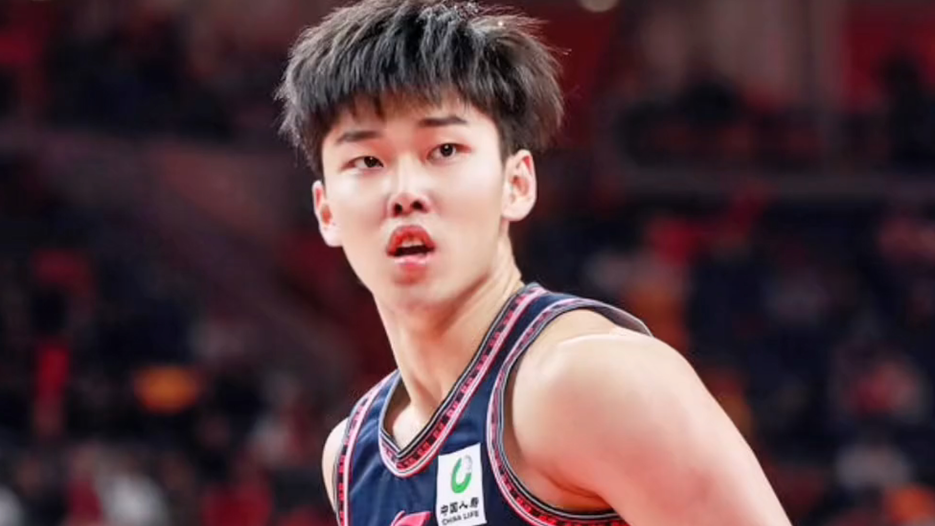 关于篮球联赛中一支球队的传奇新晋球员走红？的信息