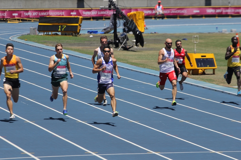 加拿大田径选手跨栏赛中夺得银牌