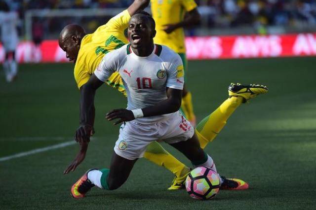 英格兰队鏖战瑞典队，奥恰洛夫关键制胜